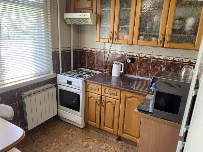 Продам 2-комнатную квартиру в Чугуеве, ул. Харьковская, 2 этаж - фото 1