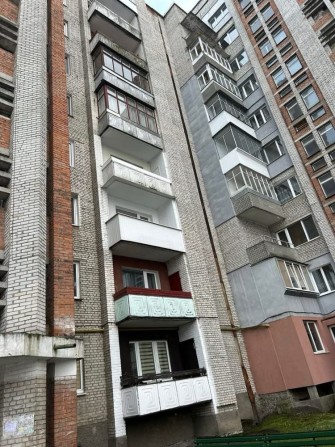 Трикімнатна квартира по Корольова на другому поверсі. - фото 1