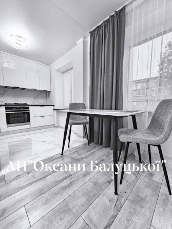 Продам 2-кім квартиру VIP-КЛАСУ, на другому поверсі - фото 1