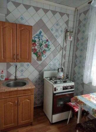 Продам в центрі міста двокімнатну ,охайну квартиру - фото 1