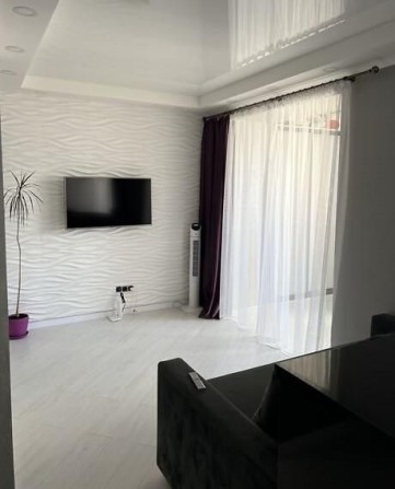 Продаж однокімнатної квартири з сучасним дизайнерським ремонтом. - фото 1