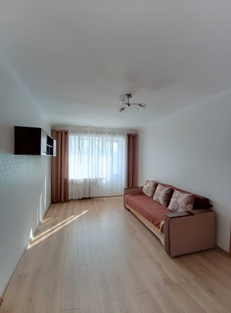 Продам 2 кімнатну квартиру з ремонтом в центрі! - фото 1