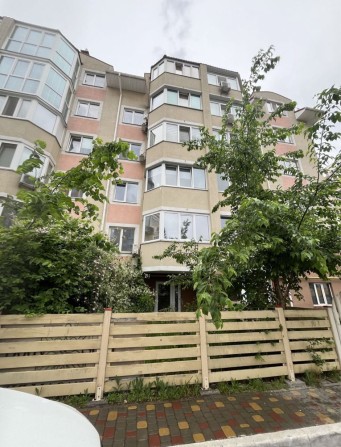 Продам 3-к дворівневу квартиру з двориком, ЖК Петрівський квартал - фото 1