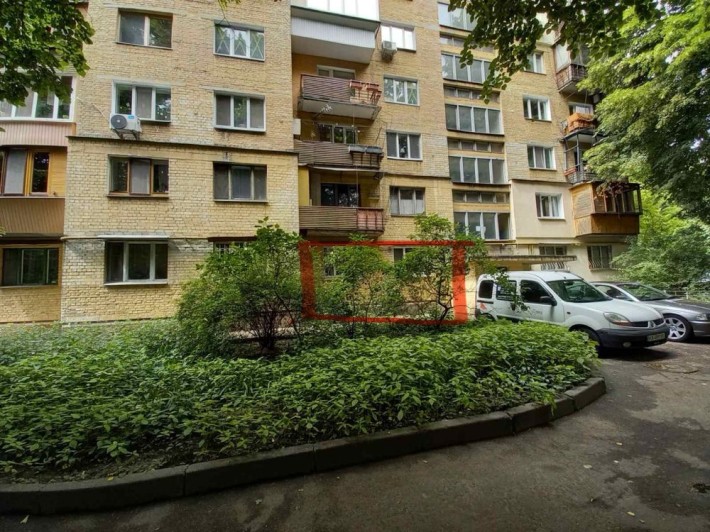 Продам 3 -х кімнатну квартиру на 1 поверсі, підходить під комерцію. - фото 1