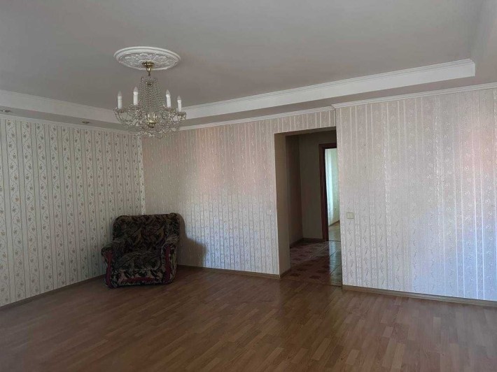 Продам трьохкімнатну квартиру в Києві - фото 1