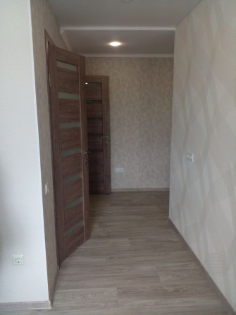 Продам хорошу світлу 2х кімнатну квартиру зі своїм опаленням в центрі - фото 1
