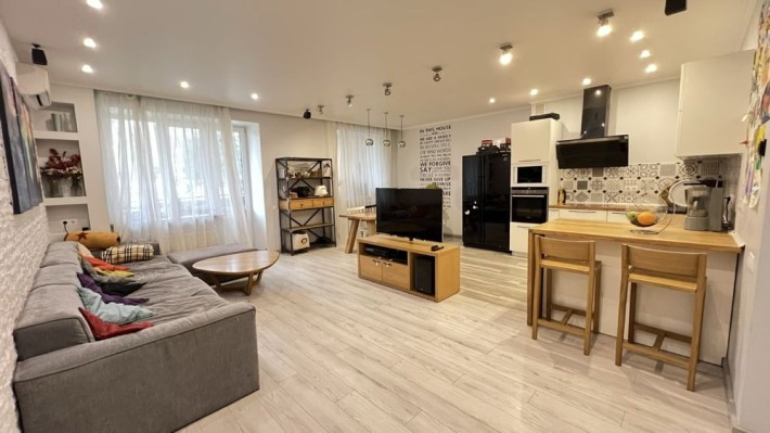 ЖК Чайка 3к. ВІДМІННА 104м 117000у.о. вул.Лобановського 18 Житомирська - фото 1