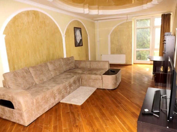 ЖК Чайки  улица Лобановского продам 3х кв. 120м2 метро Житомирская - фото 1