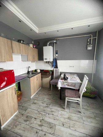 Продам евродвушку в Авангарде в новом доме с ремонтом и мебелью. - фото 1