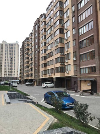Продам 1- комн. квартиру на ул. Сахарова в ЖК "Чайка"/Кирпич + АГВ - фото 1