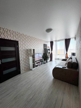 Продам классную однокомнатную ЖК Артвиль! Панорамное остекление! 38м - фото 1