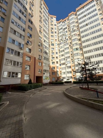 В продаже, красивая, уютная квартира ул. Радужная /ЖК Радужный! - фото 1