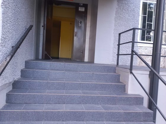 Продам квартиру типу малосімейка Вараш