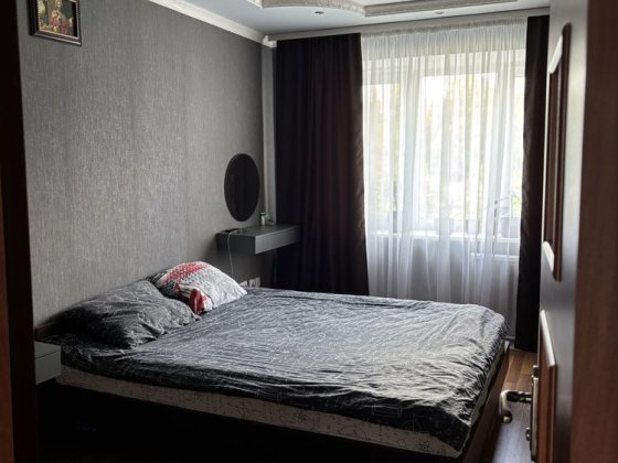 Квартира 3-х кімнатна на Зарічанській, Спортленд Шаровечка