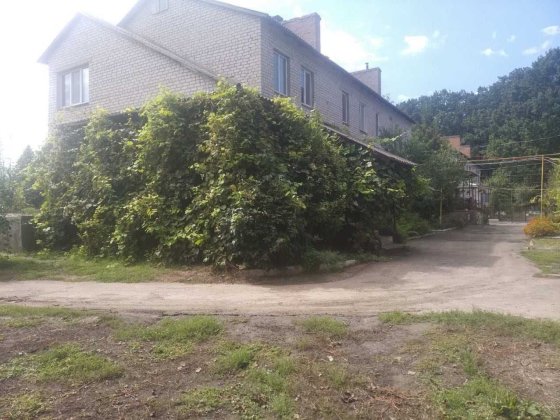 продам квартиру з прибудинковими спорудами Тальне