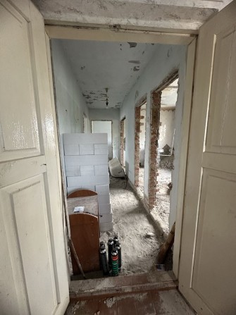 Продаю трикімнатну  квартиру без ремонту - фото 1