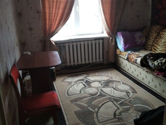 ТОРГ ... Продаєтся  3 кімнатна квартира Мена