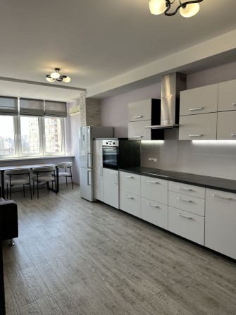 2 кімнатна кв. 81м2 по вул. Драгоманова 40є  від власника без комісії - фото 1