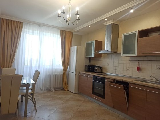 3-кімнатна 108 м УКОМПЛЕКТОВАНА меблями та технікою на К.шляху 1Д Борисполь