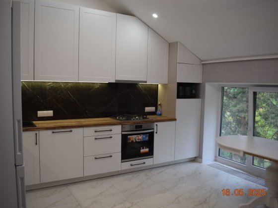 Продається ексклюзивна двох-кімнатна квартира. Є розтермінування. Торг Бровары