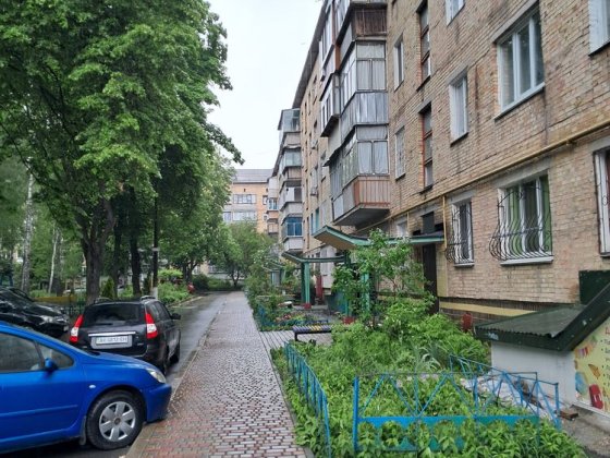 Продам 3-х кімнатну квартиру,вулиця Героїв України Бровары