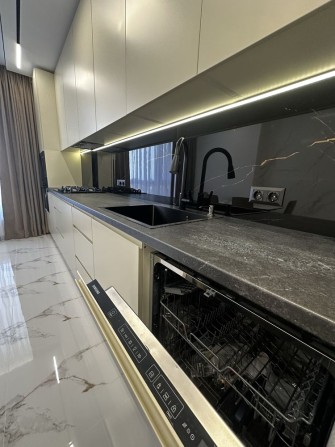 ЦЕНТР МІСТА Продаж 2 кімнатна квартира вул. Коновальця ЖК Main House - фото 1