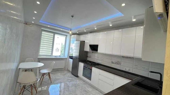 Продам 2 кімнатну квартиру в центрі міста Буча - фото 1