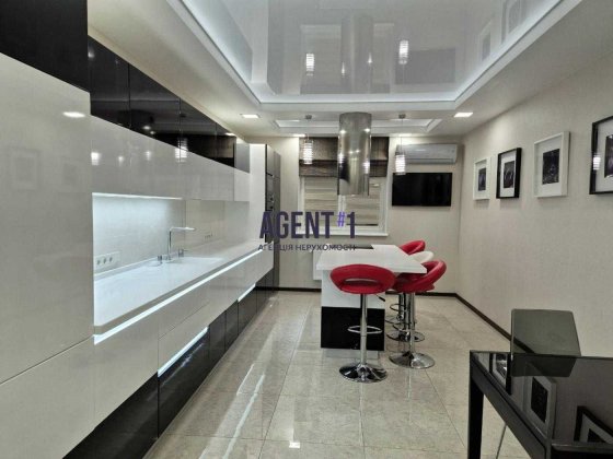 Продаж 3-кімн. квартири з чудовим видом, центр Вишневе Вишневое