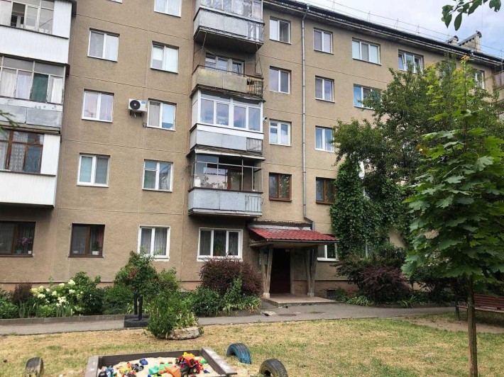 ТЕРМІНОВО !!! Продам 2-кімнатну квартиру в центральній частині міста. - фото 1