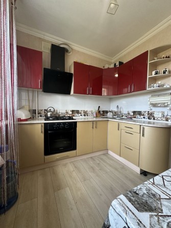 Продаж 3к.квартири 76,6 м2 з косметичним ремонтом - фото 1