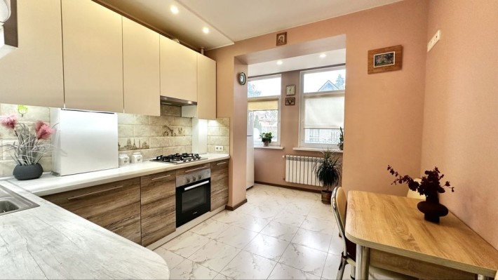 Велика 2 кімнатна квартира з ремонтом  в Бучі за 69000$ - фото 1