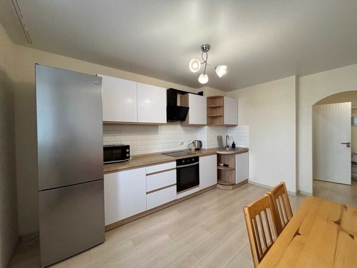 Продам 1 к.квартиру з ремонтом і меблями, центр Броварів. - фото 1