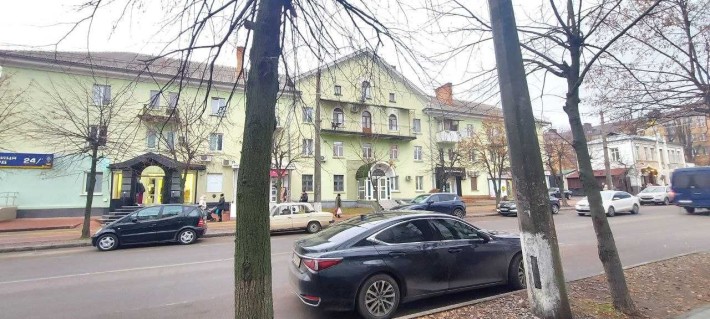Продаж квартири. Я Мудрого.  Сталінка. - фото 1