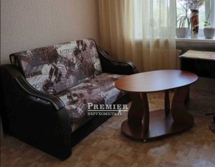У продажу затишна кімната у житловому стані - фото 1