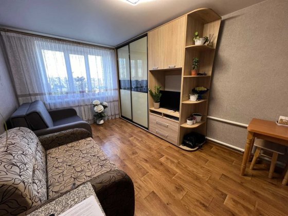 Продається кімната в гуртожитку в районі Виставки. Хмельницкий