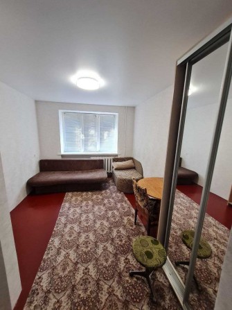 Продам 1 кімнату (малосім.) в ЦЕНТРІ вул.Перемоги .Меблі, техніка 6500 - фото 1
