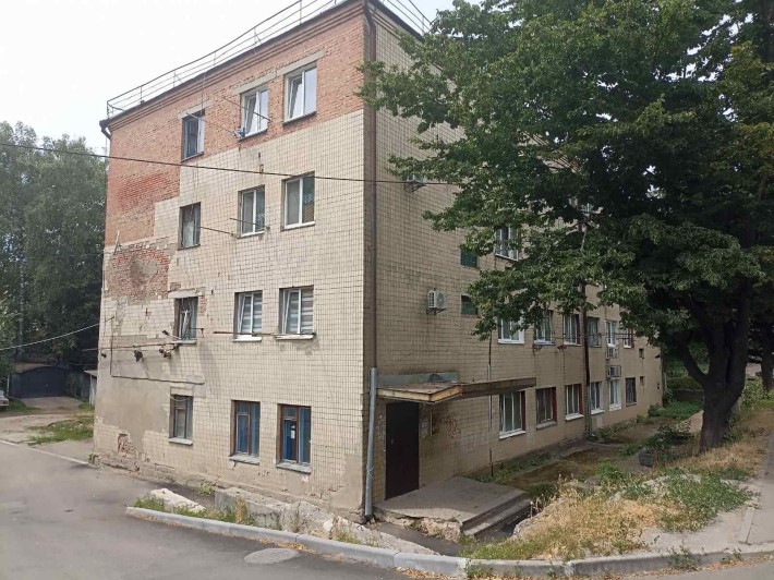 Продаж гуртожитку на Л. Рат. - фото 1