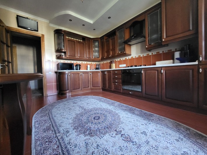Продам дворівневу 3х квартиру в центрі Бучі! Газове опалення - фото 1
