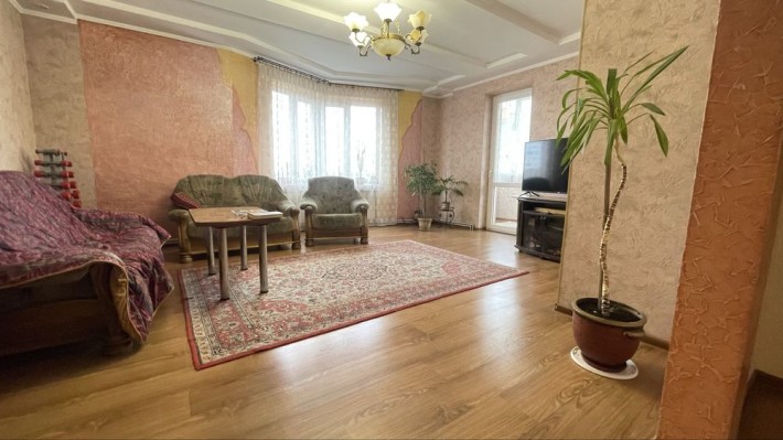 Продаж 3 кімнатної квартири з ремонтом та меблями. - фото 1