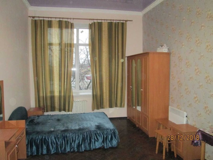 Продається кімната з своєю кухнею та санвузлом - фото 1