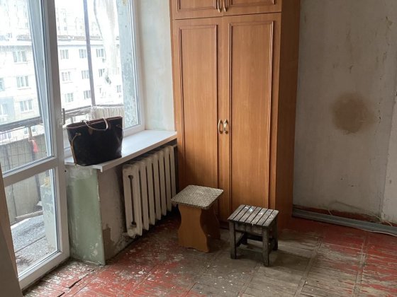 Продам редкую гостинку с балконом на Ньютона... Харьков