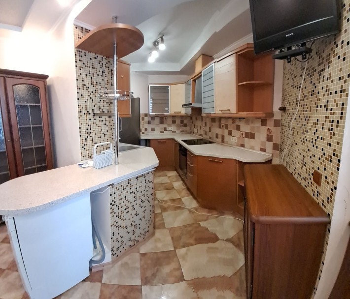 Продам 3 к.кв. вул.Грушевського б.11 р-н Парку, відмінний стан - фото 1