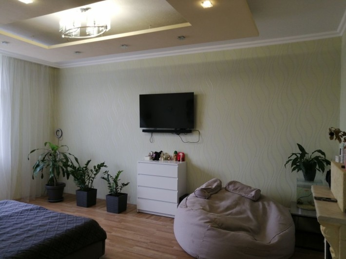 Продам 3 кімнатну простору квартиру з ремонтом! - фото 1