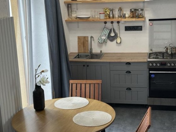 Простора євродвушка з авторським ремонтом! Меблі та техніка!Газ!Балкон Буча