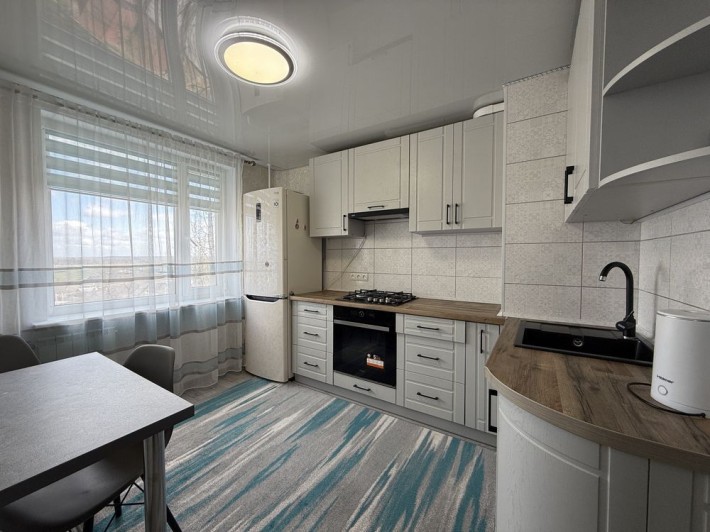 Продаж 3-кімнатної з класним, сучасним ремонтом, квартал 278 - фото 1