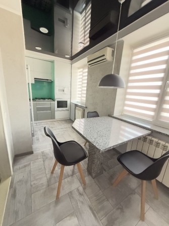 Продам 2-кімнатну квартиру з якісним ремонтом 129кв.. - фото 1