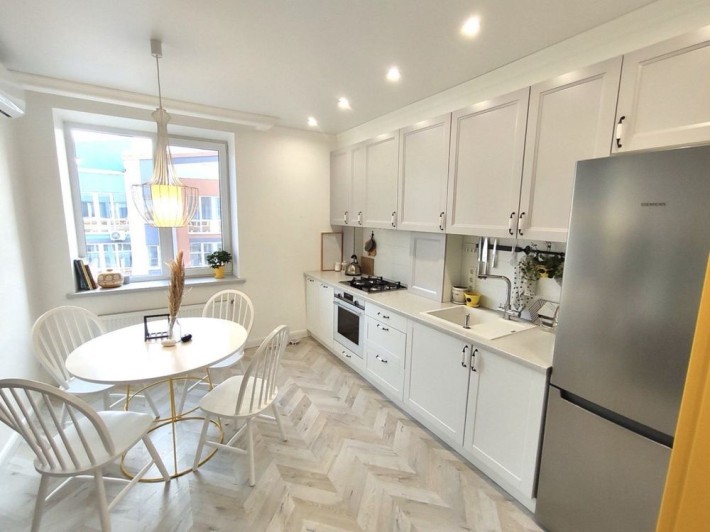 Продам 1 кімнатну квартиру з дизайнерським ремонтом! - фото 1
