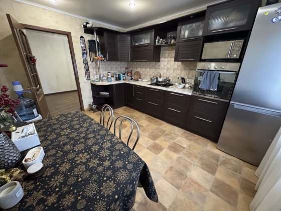 Продається 4 кімнатна квартира на Східному -2 Кривой Рог