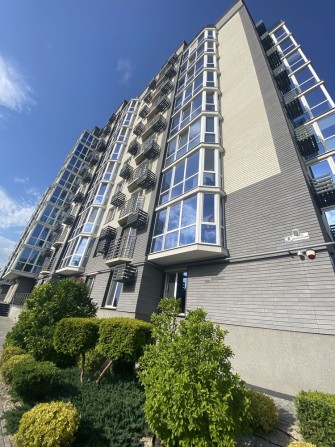 Продам 2 кімн. квартиру в новобудові з ремонтом - фото 1