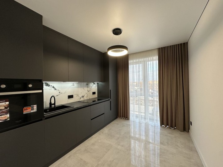 Продам 1-кімнатну квартиру  . Новобудова з ремонтом - фото 1